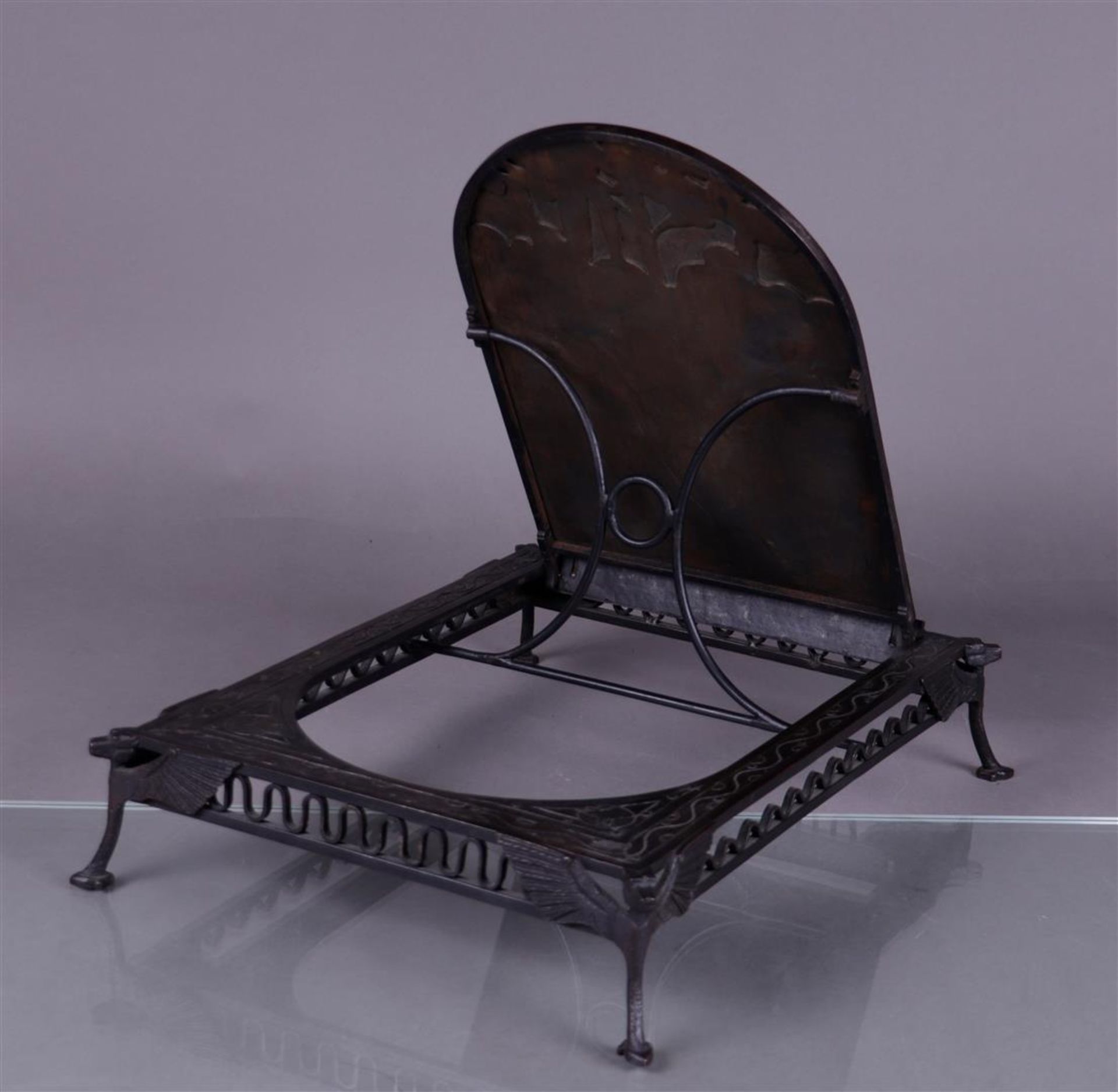 A wrought iron book stand depicting La Fontaine's Fable of the Fox and the Stork. ca. 1900.
43 x 32  - Bild 2 aus 2