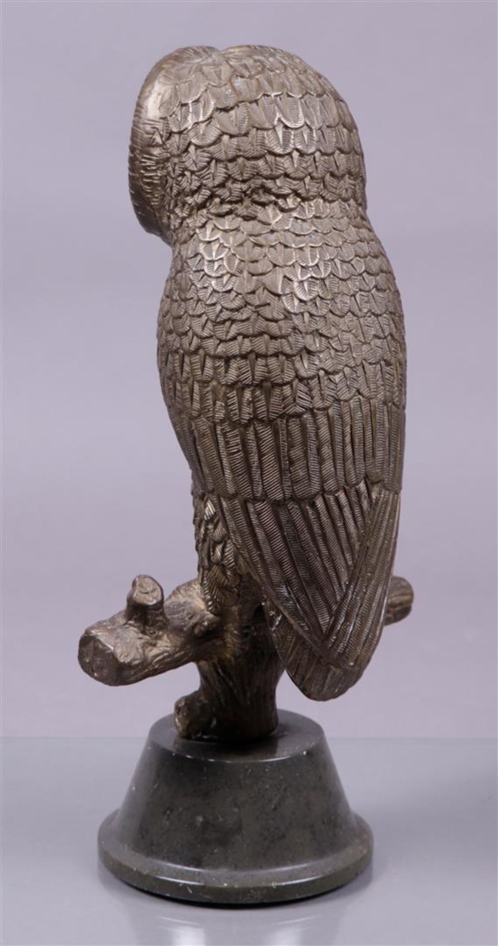 Hattakitkosol Somchai (Thailand 1934 - 2000). An owl on a branch, signed (in the branch), bronze.
H. - Image 2 of 3