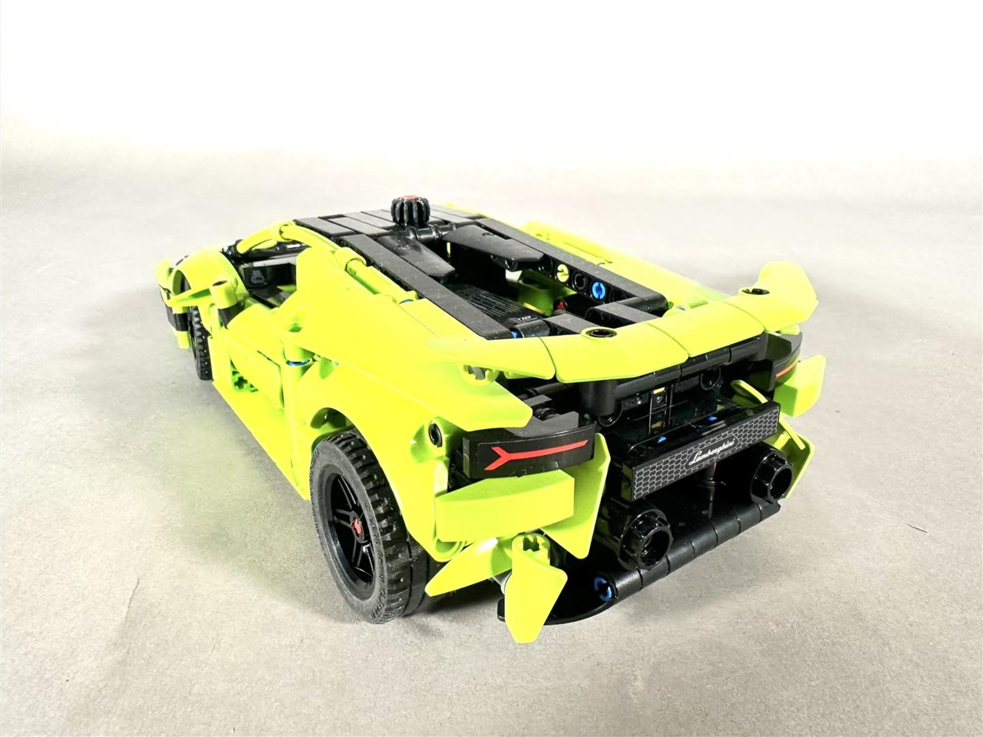 Lego Technic Lamborghini Hurac‡n Tecnica - 42161 - Bild 2 aus 4