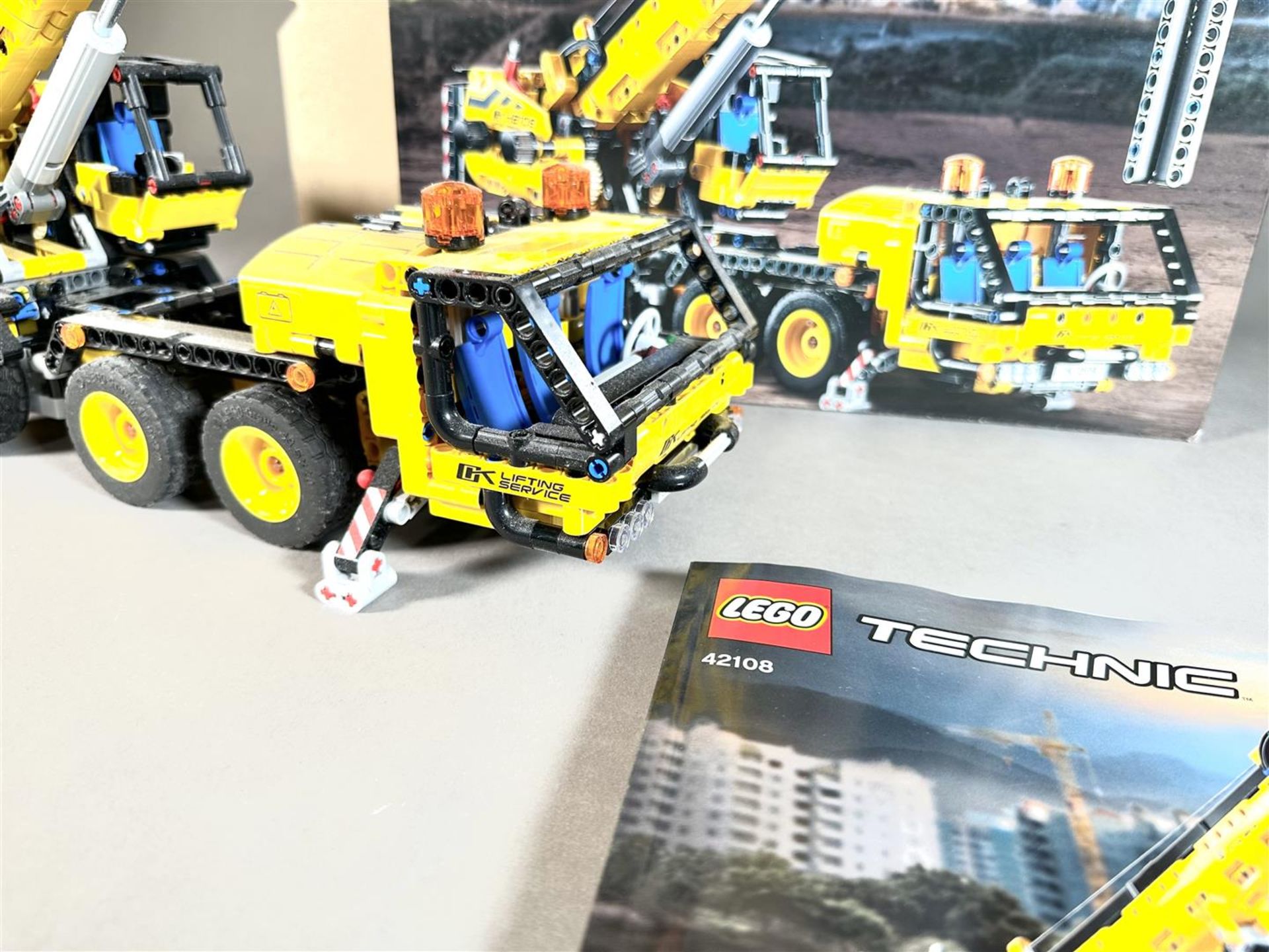 LEGO Technic Mobile Crane - 42108 - Bild 2 aus 2