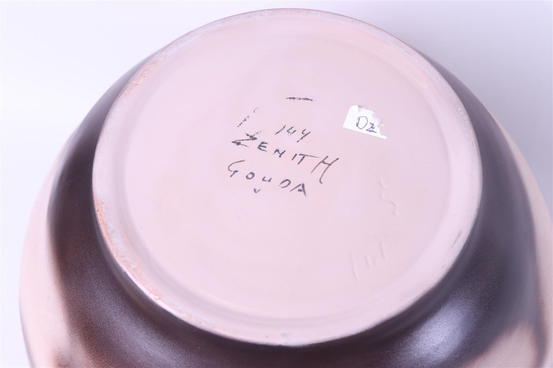Willem Stuurman (Amsterdam 1908 - Amersfoort 1995), earthenware cache pot. Zenith Gouda.
Diam. 28 cm - Image 4 of 4