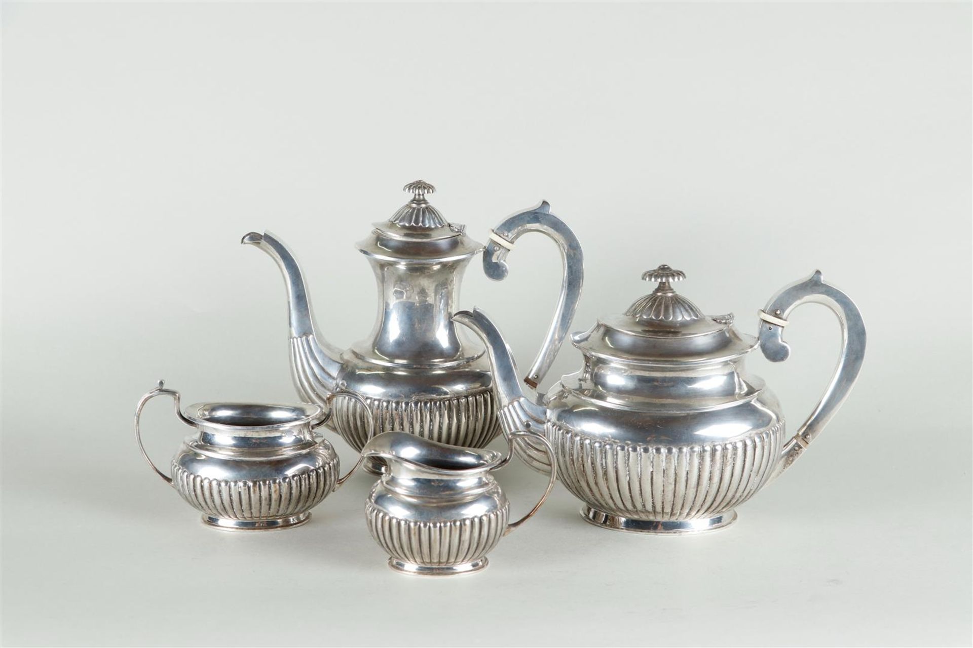 A silver coffee and tea set, consisting of a coffee pot, a teapot, a cream jug and a sugar bowl. Mar