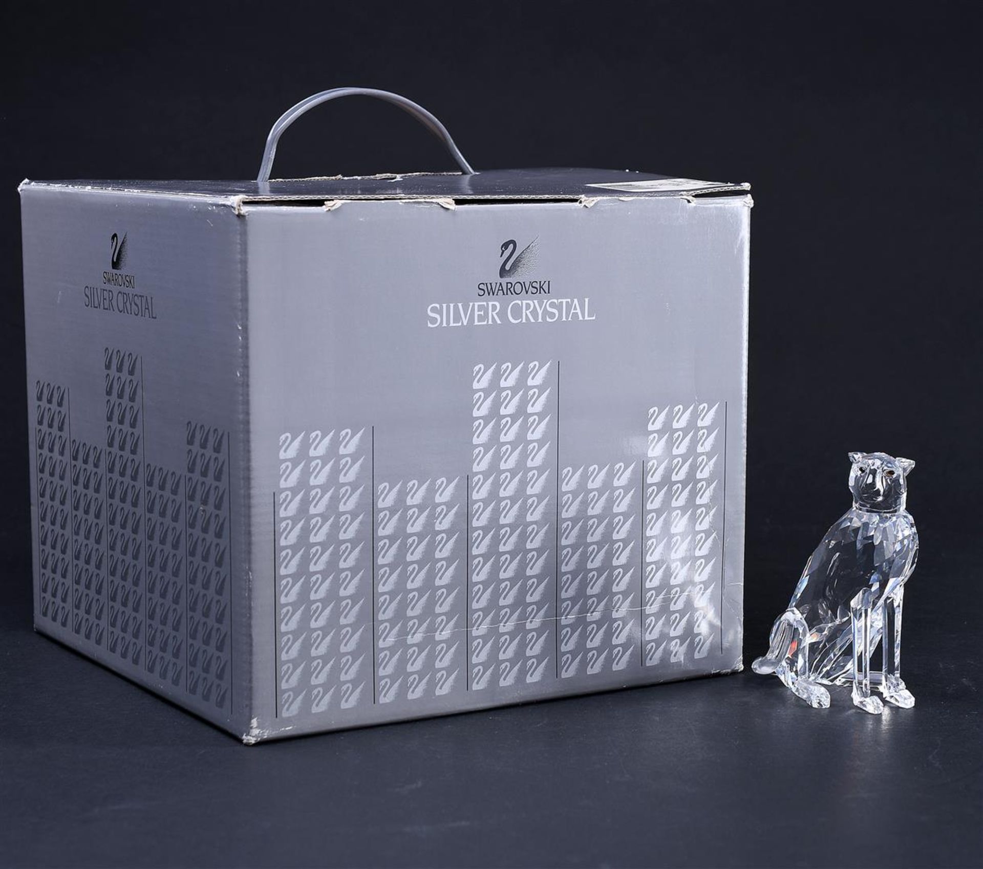 Swarovski, cheetah sitting, Year of issue 1994,183225. Including original box.
H. 10,2 cm. - Image 5 of 5