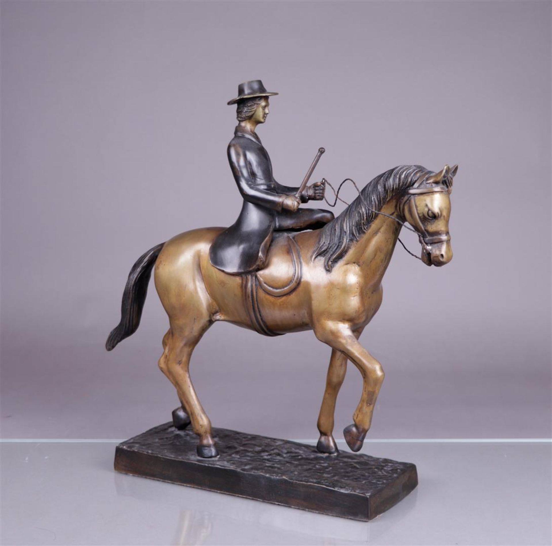 A bronze of an amazon on horseback, 20th century.
H.: 45 cm. - Image 2 of 3