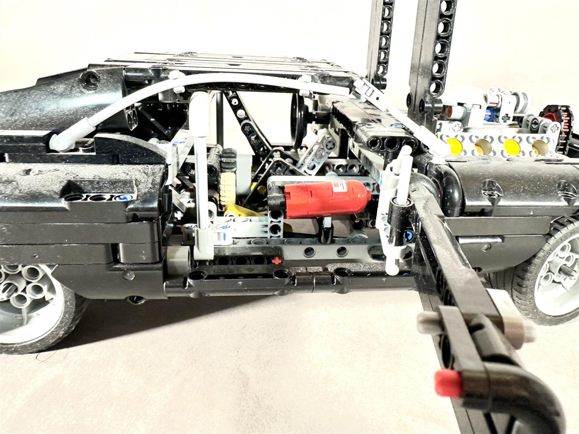 LEGO - Technic 42111 - Fast & Furious - Dom's Dodge Charger - Bild 6 aus 9
