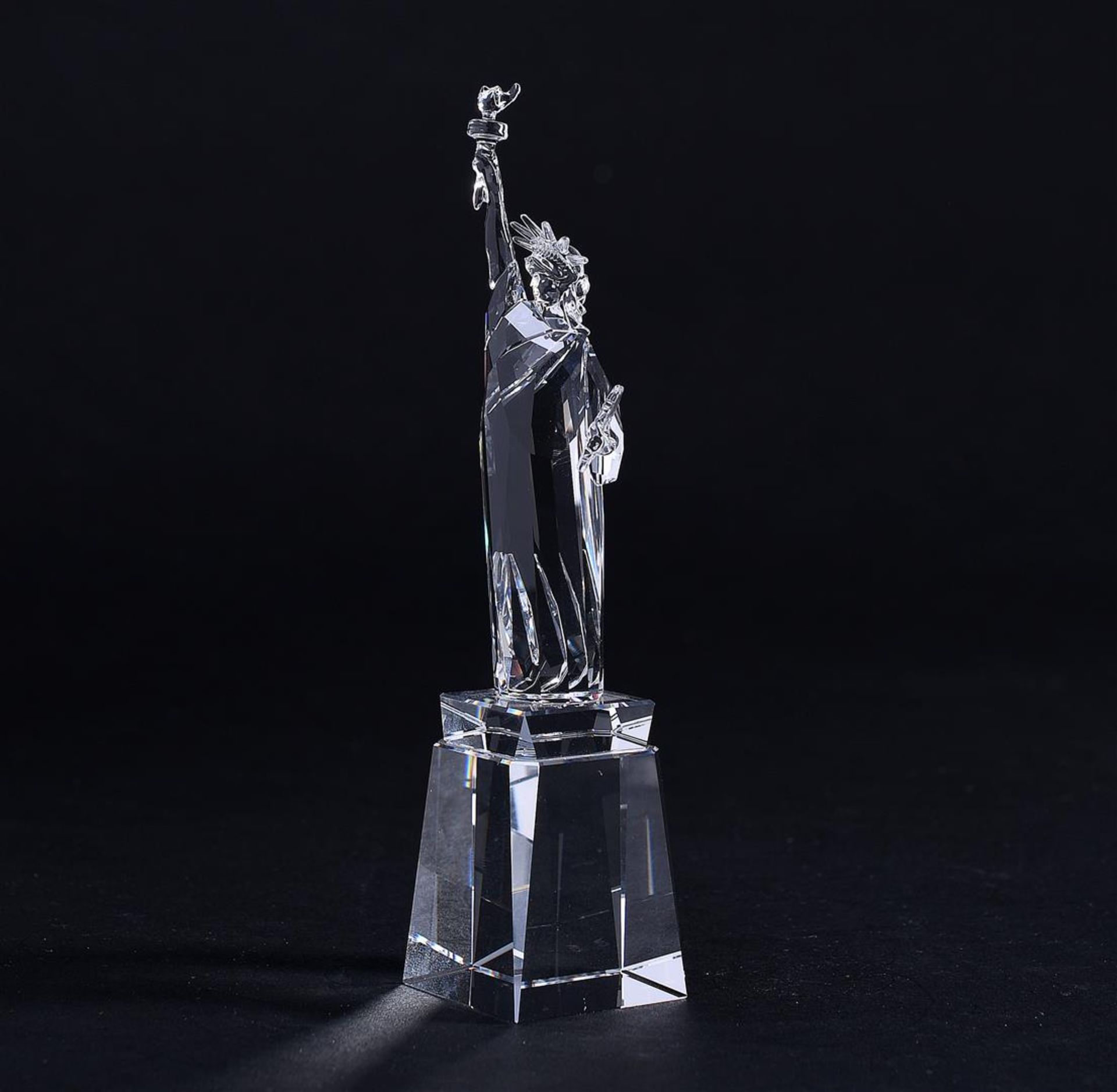 Swarovski, Statue of Liberty Year of issue 2019, 5428011. Includes original box.
3.1 x 3.1 x 13.6 cm - Image 2 of 4