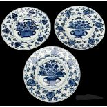 Three porcelain plates with a continuous outside with 6 stylized large flowers, between which a garl