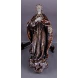 A glazed statue. Terraco Beesel The risen Jesus, circa 1950.
ca. 39 cm.