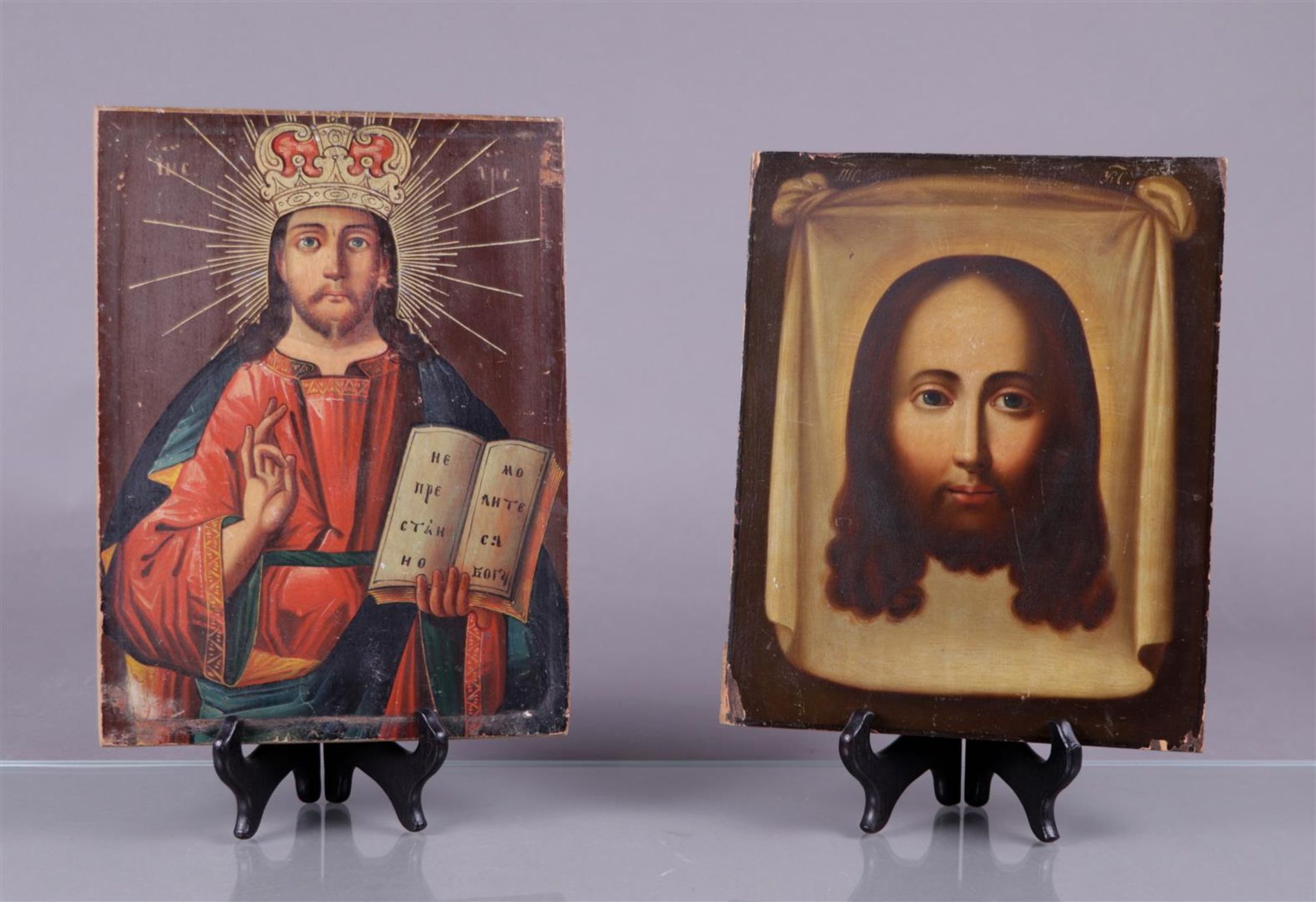 A lot consisting of (2) 19th century icons.
29 x 21 cm.