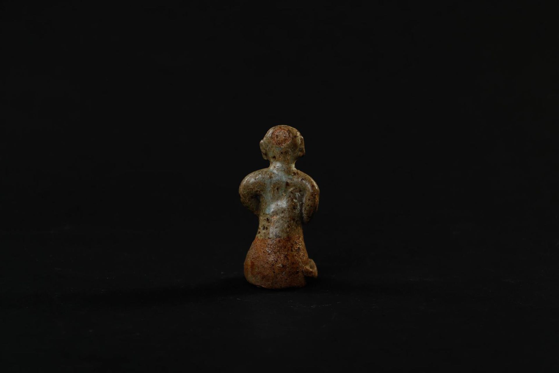 Funerary statue female figure with lotus, Ming period. - Image 3 of 5