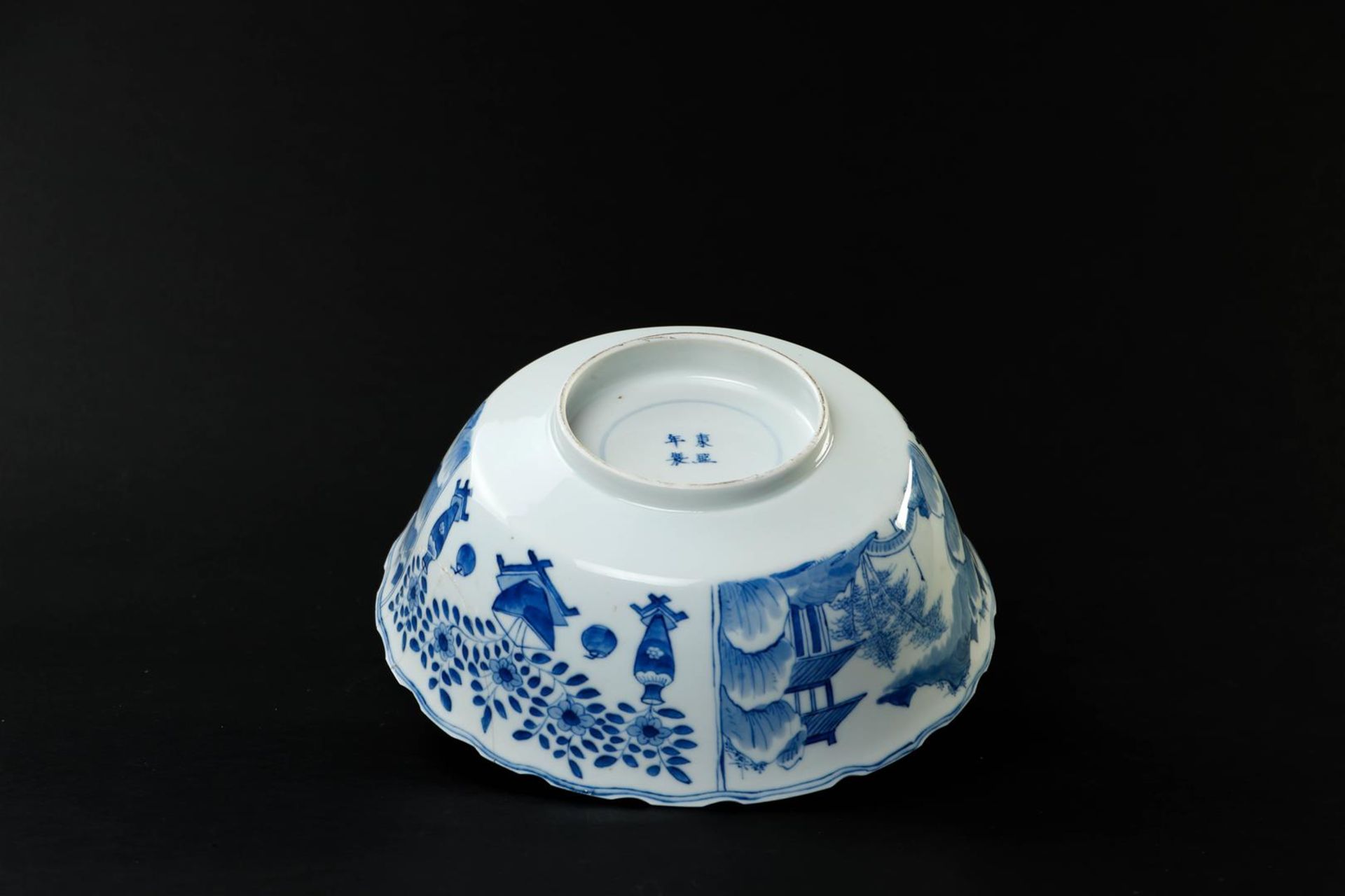 A large porcelain bowl decorated with landscapes and antiques, marked Kangxi. (glued). - Image 6 of 6