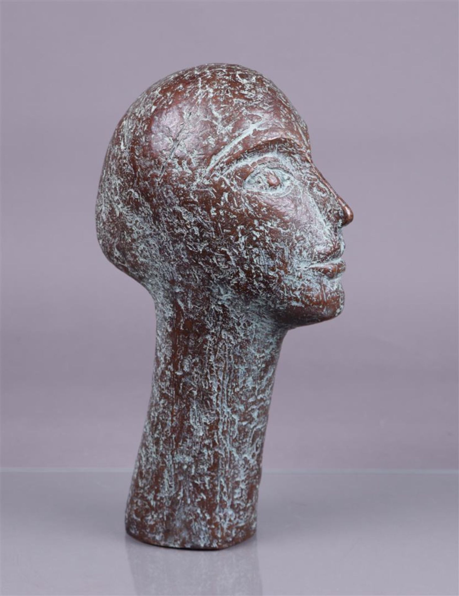 Els Jansen, bronze head monogrammed and numbered 3/8.
H.: 38 cm. - Image 2 of 3