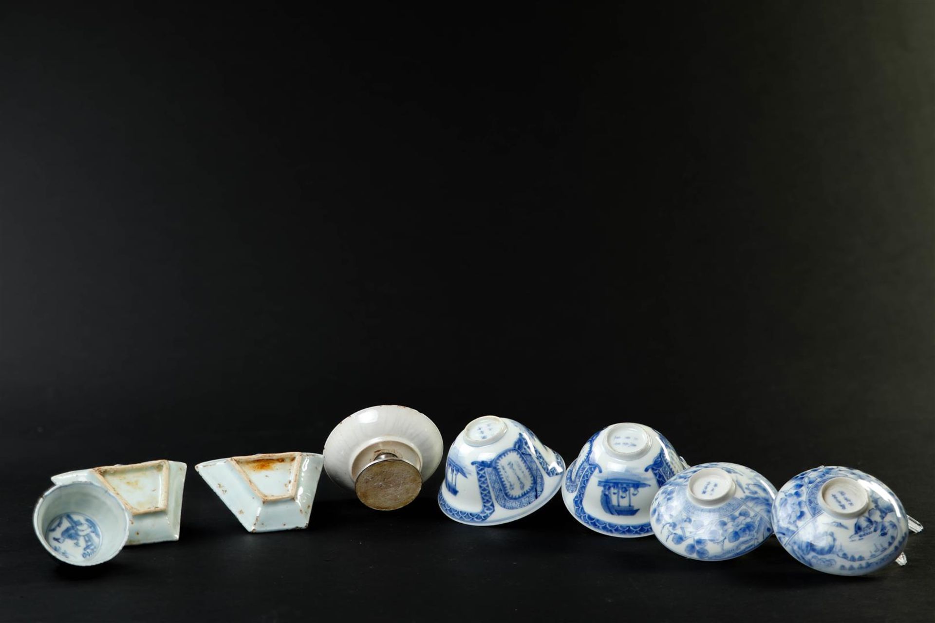 A lot of various porcelain including bento box dishes and a bowl decorated with silver. China/Japan, - Image 2 of 2