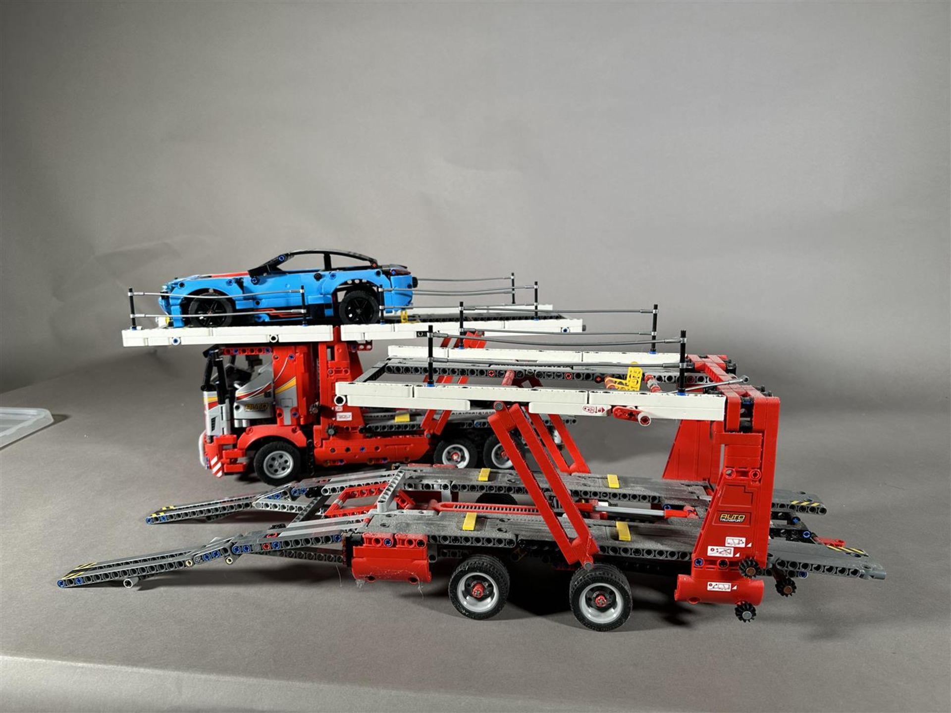 Lego Technic Car Transport Vehicle - 42098. - Bild 3 aus 6