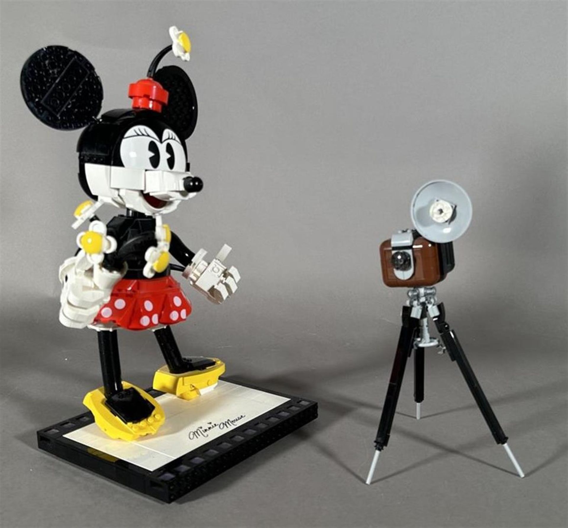 Lego Disney 43179 Mickey & Minnie Mouse. - Image 4 of 6