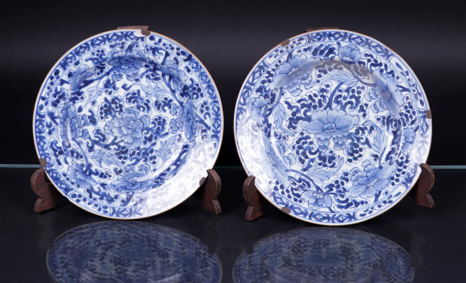 A set of porcelain plates with floral decor. China, 18th century