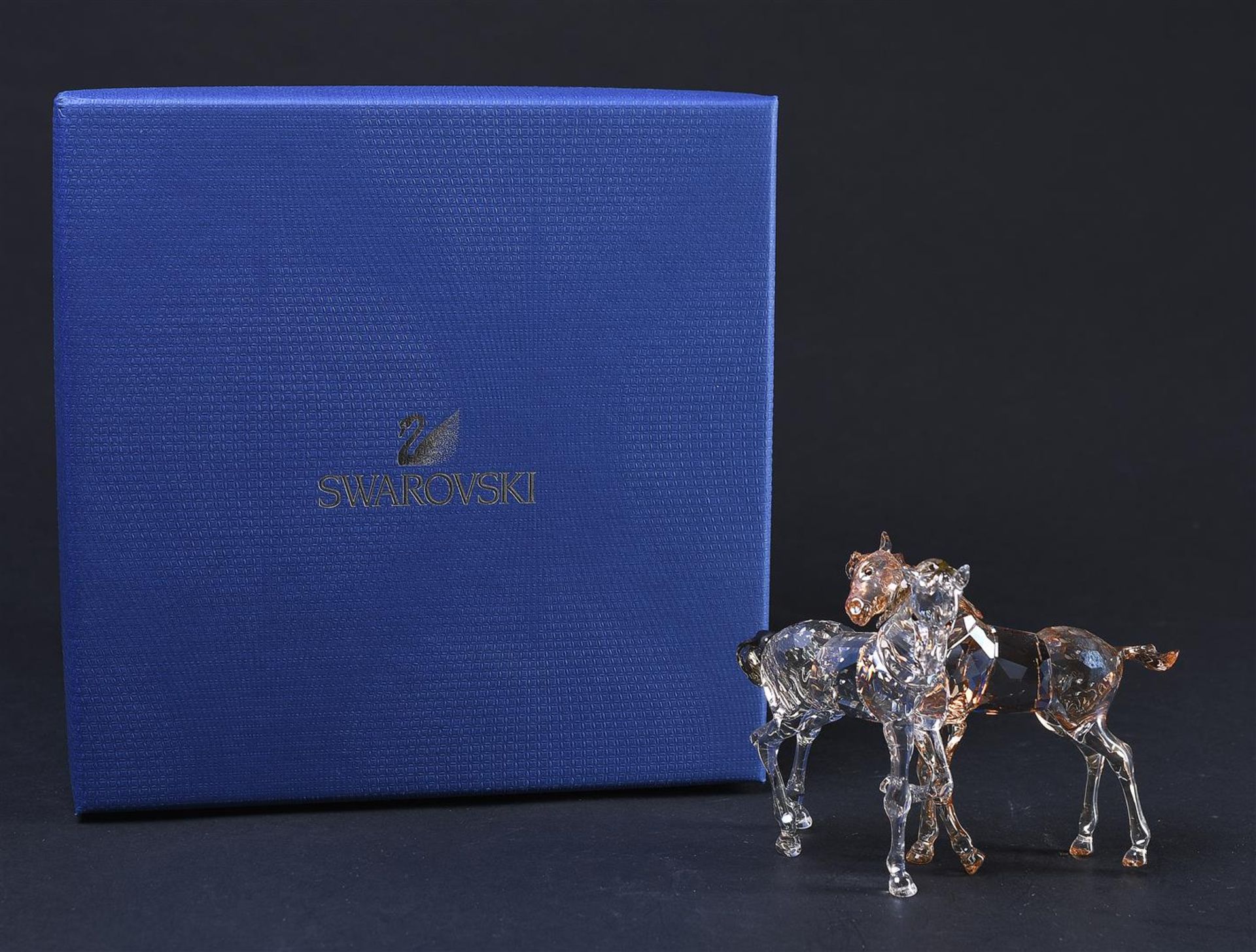 Swarovski, Foals, Year of issue 2012,1121627. Includes original box.
11,9 x 9,2 cm. - Image 8 of 8