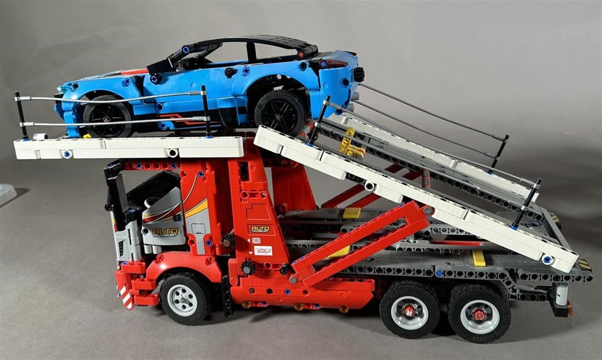 Lego Technic Car Transport Vehicle - 42098. - Bild 5 aus 6