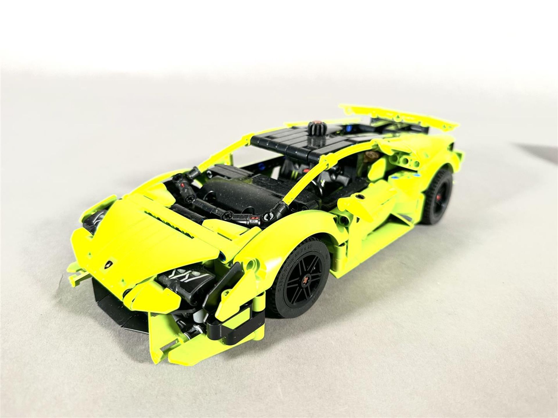 Lego Technic Lamborghini Hurac‡n Tecnica - 42161 - Bild 3 aus 4