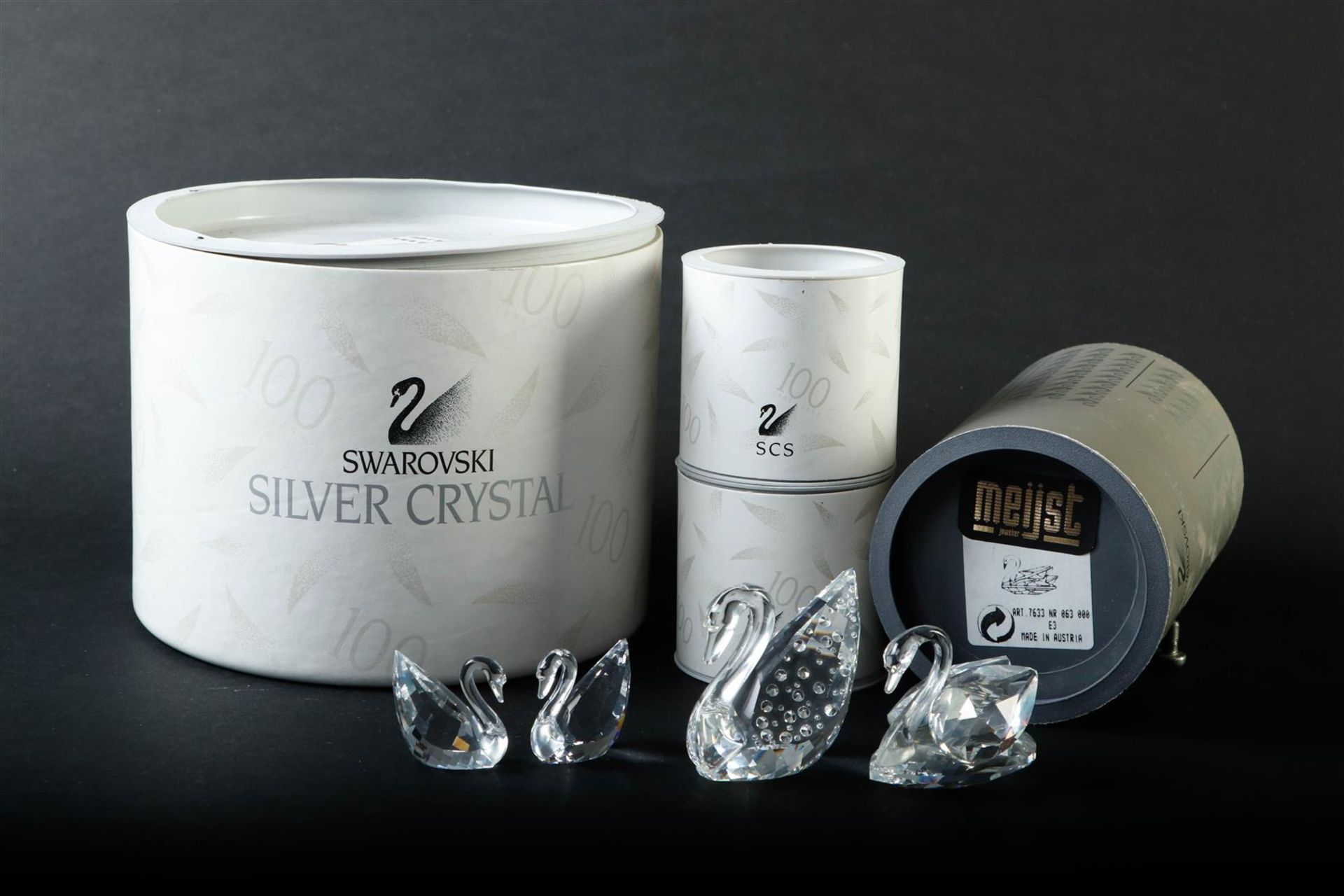 Swarovski swans, in original box. - Image 3 of 3