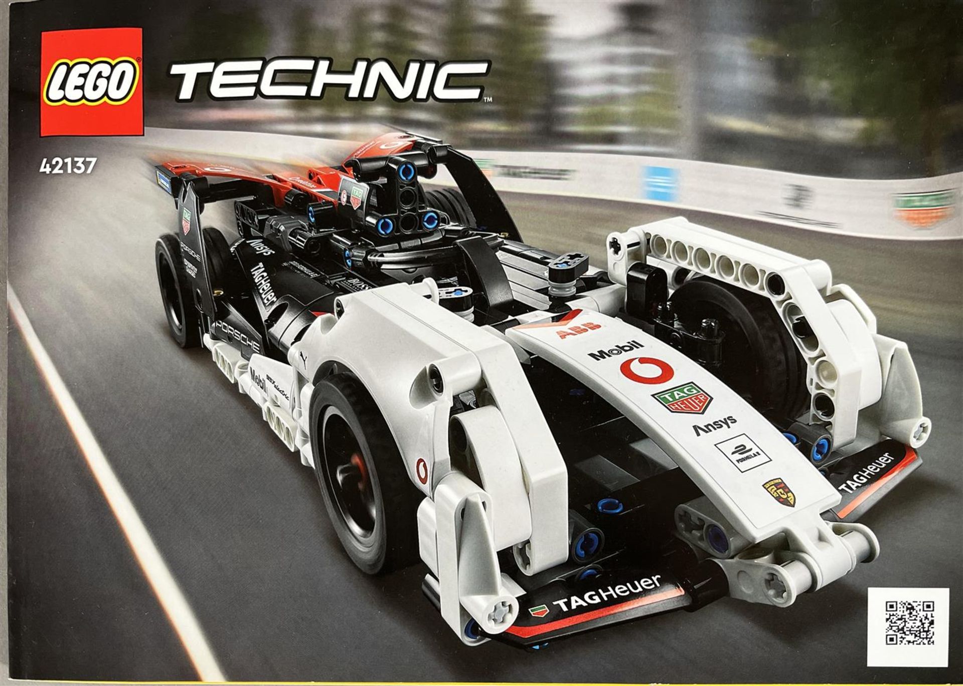 LEGO Technic Formula E Porsche 99X Electric - 42137 - Bild 3 aus 4