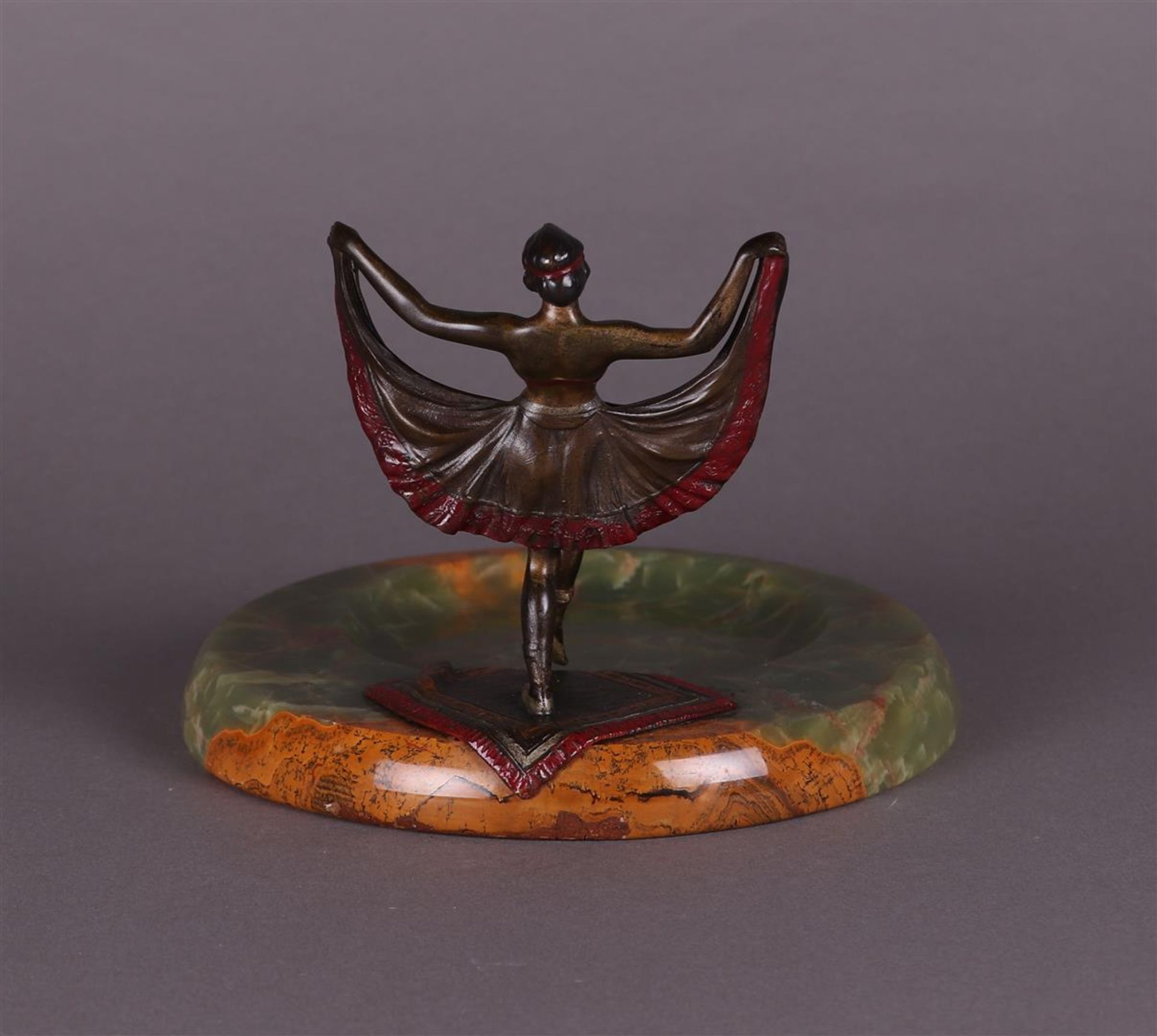 A cold-painted erotic "Viennese" bronze of a belly dancer on a marble dish (vide poche). Marked "Aus - Bild 3 aus 3