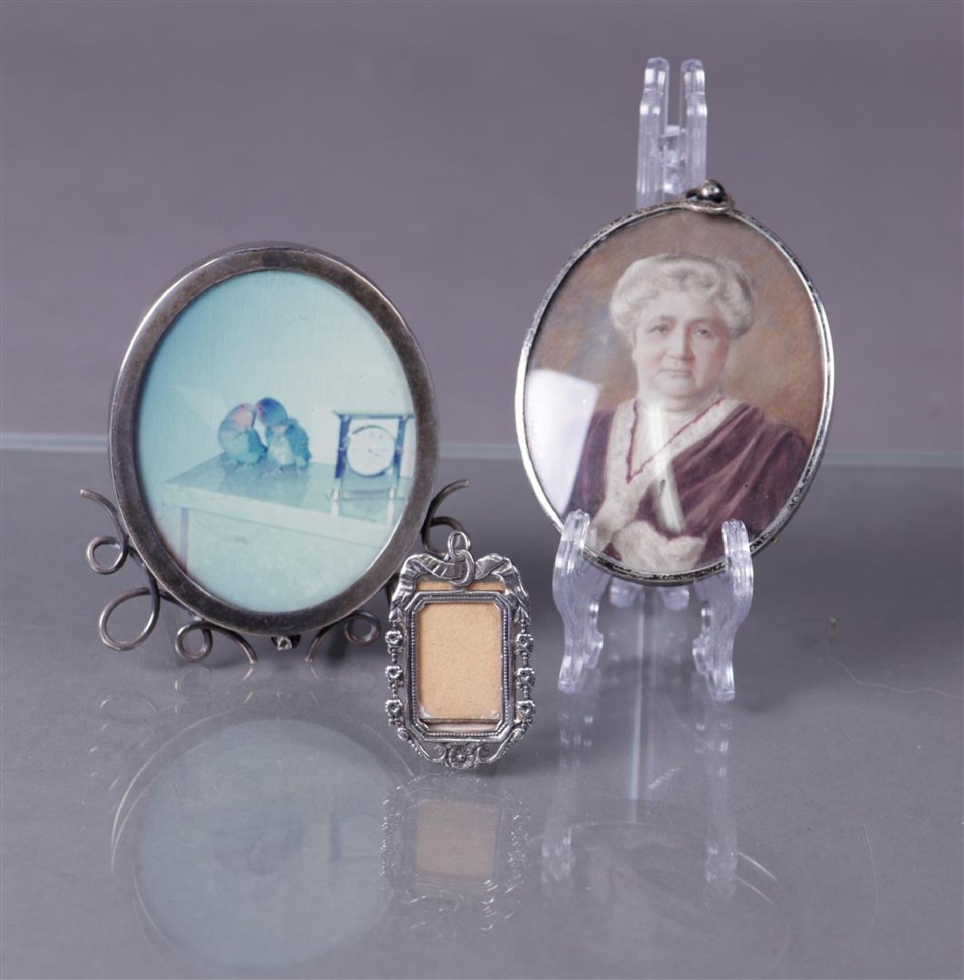 Lot of silver miniatures consisting of photo frame and boxes. 120 grams. - Image 2 of 6