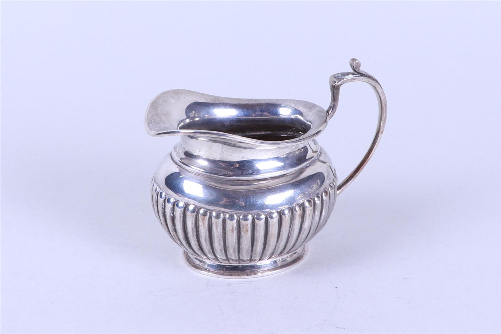 A silver coffee and tea set, consisting of a coffee pot, a teapot, a cream jug and a sugar bowl. Mar - Image 9 of 13