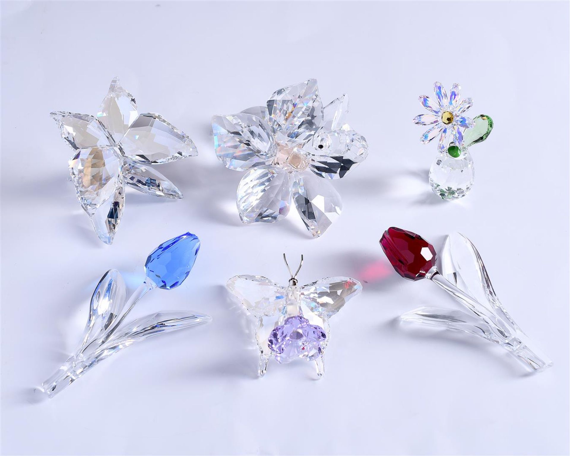 Swarovski, lot of various flowers and butterflies. In original box. - Image 2 of 4