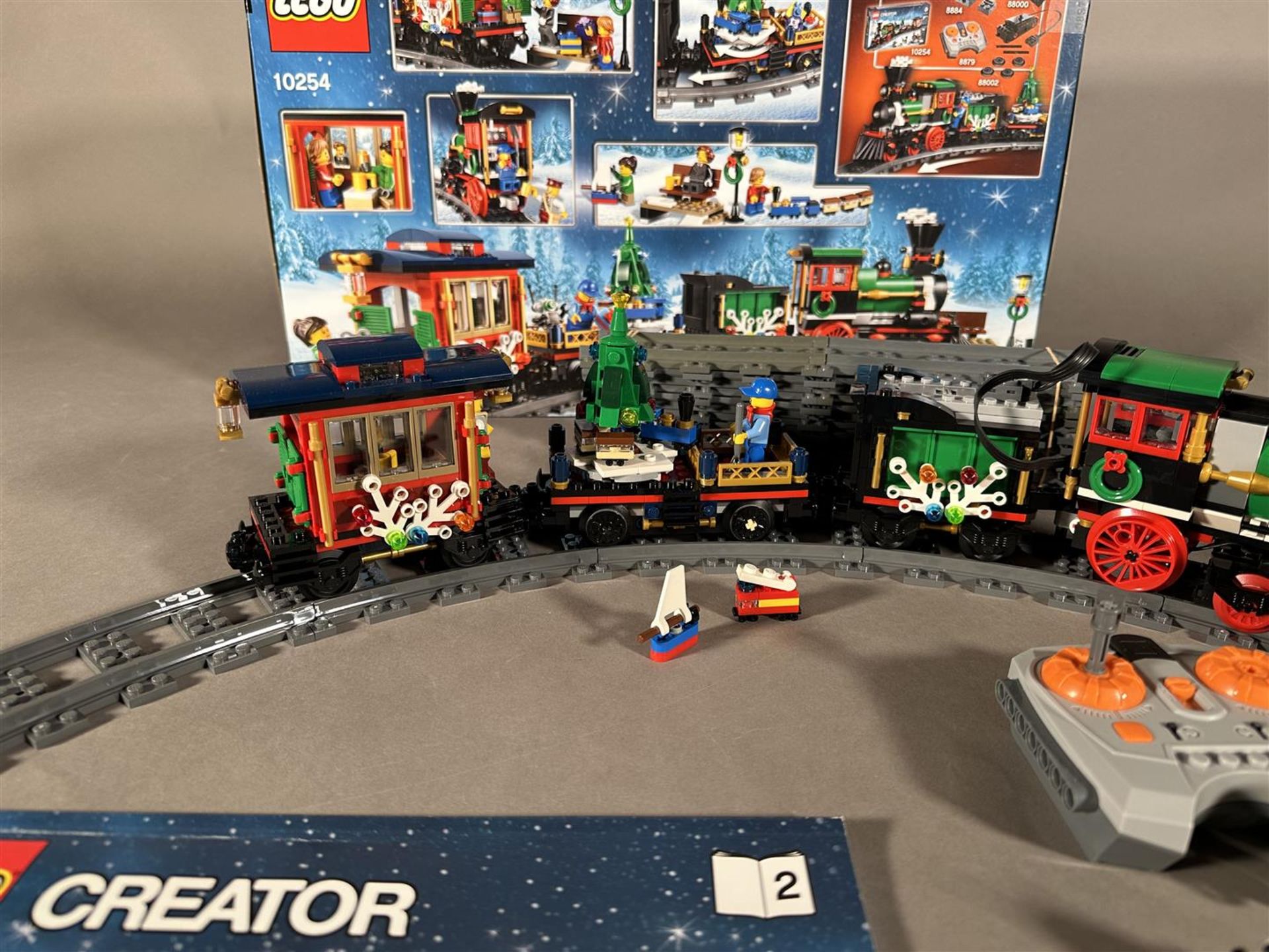 LEGO 10254 Winter Holiday Train. - Bild 3 aus 3