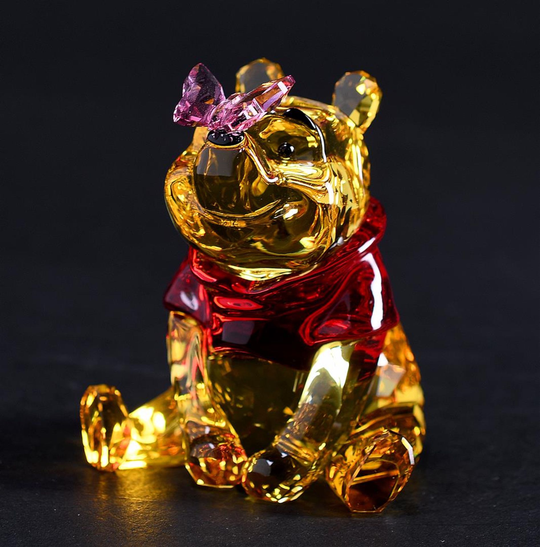Swarovski Disney, Winnie the Pooh with butterfly, Year of release 2018, 5282928. Includes original b