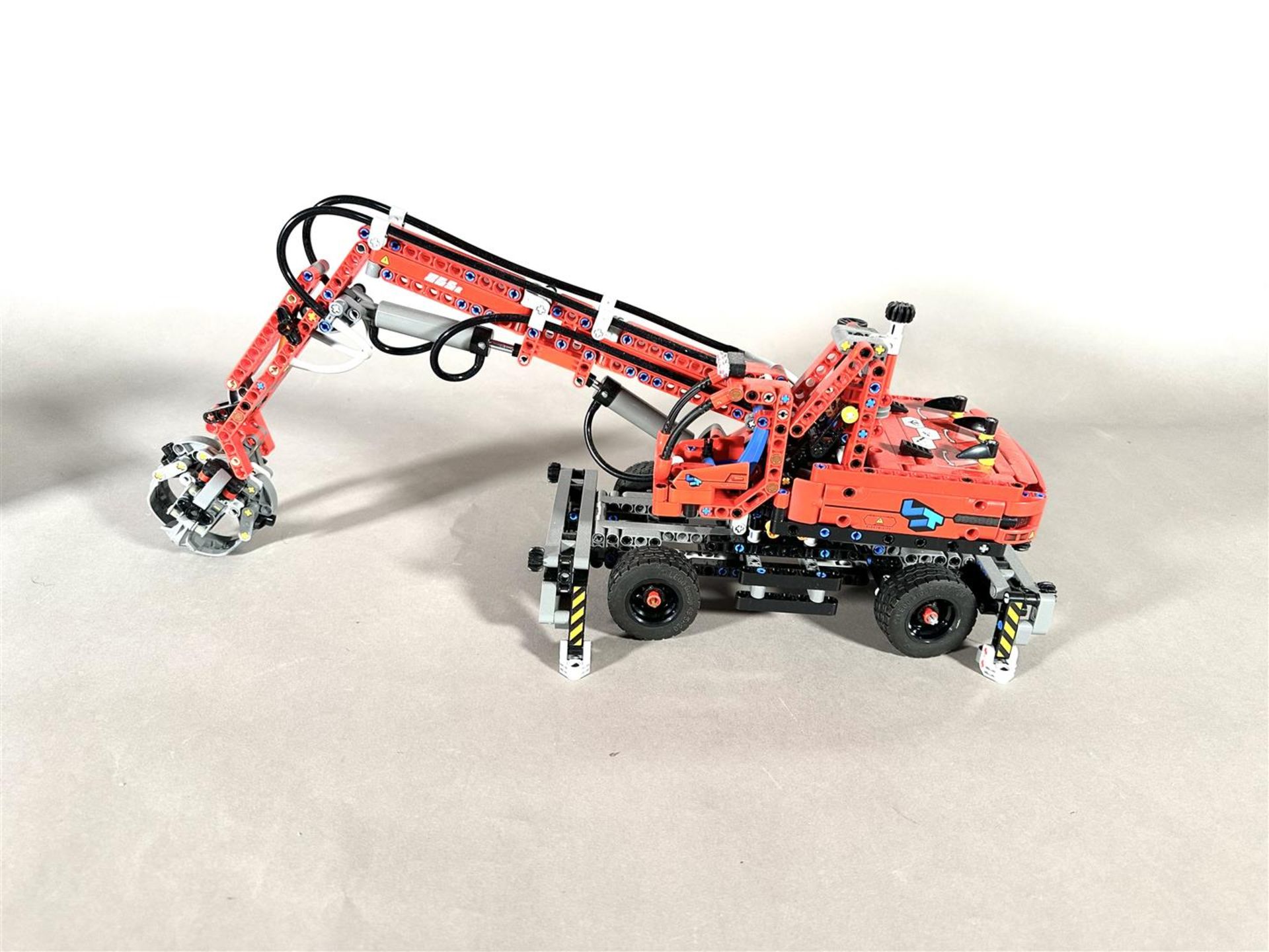 LEGO - Technic - Material Handler Crane - 2000-present - Image 2 of 3