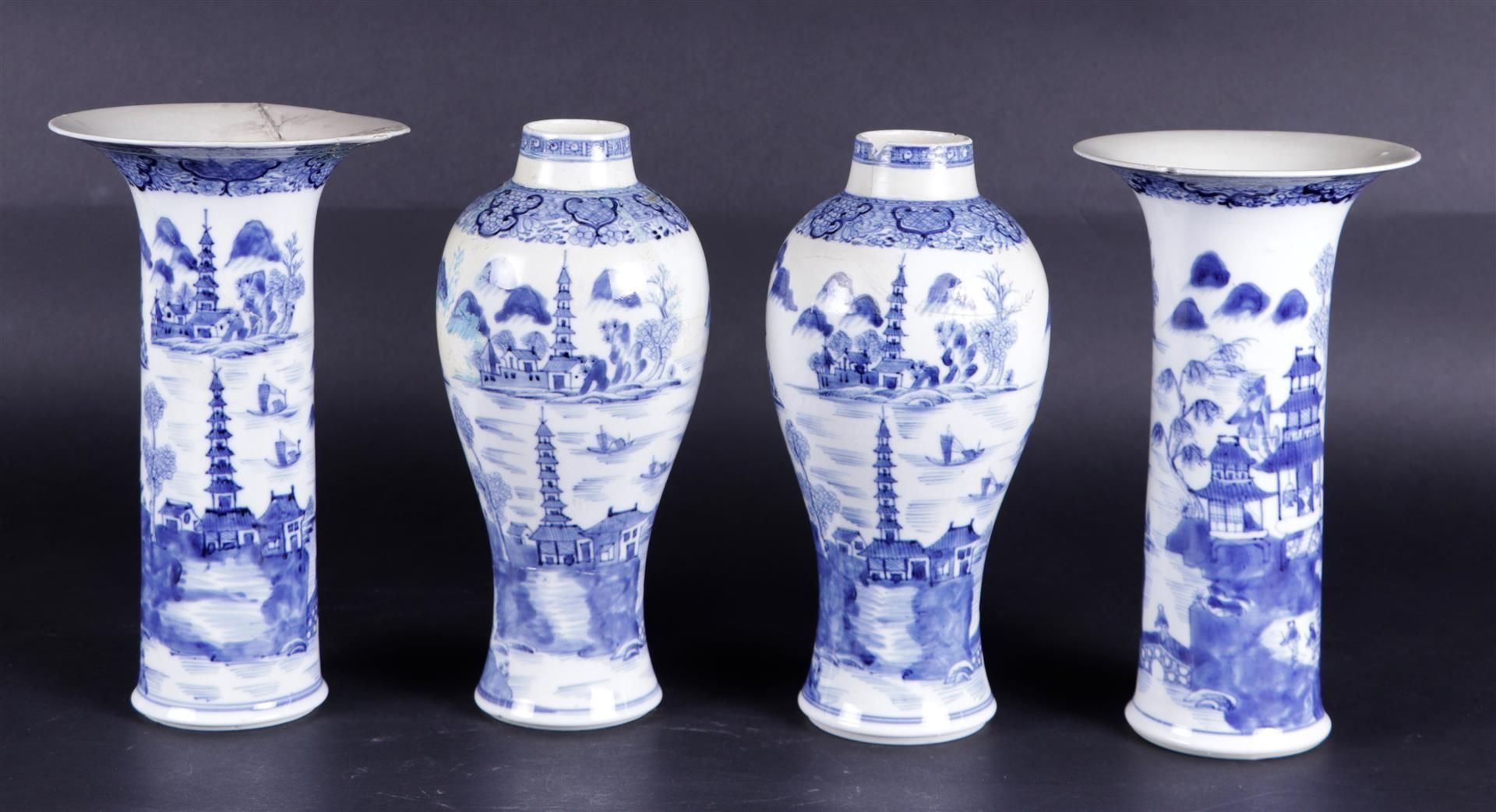 A four-piece cabinet set with landscape decor. China, 18th century. Moderate condition.
H. 24 cm. - Bild 2 aus 4