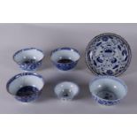 A lot consisting of various blue/white bowls. China, 19/20th century. Moderate condition.
