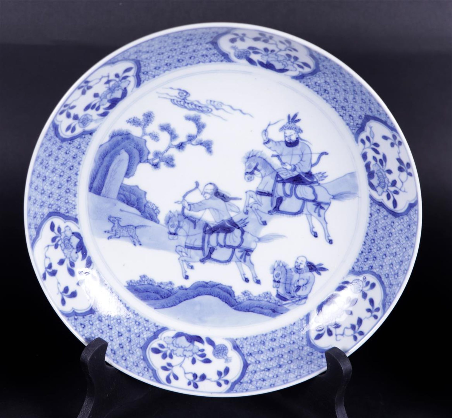A set of three porcelain dishes 'Joosje on horseback', marked with a shell in a double circle. China - Bild 3 aus 5