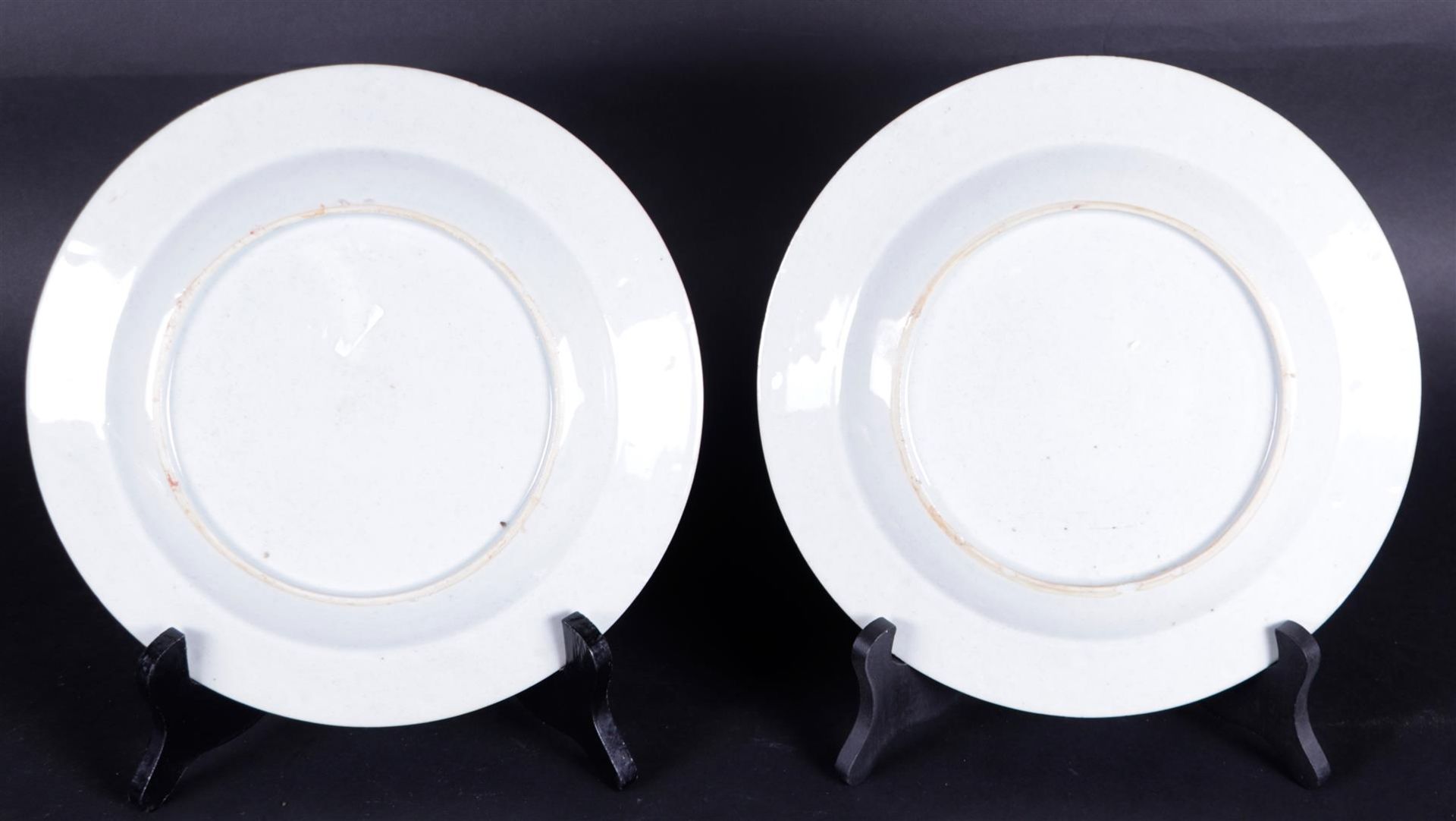 A set of two doucai plates. China, 18th century.
Diam. 23,5 cm. - Image 2 of 2