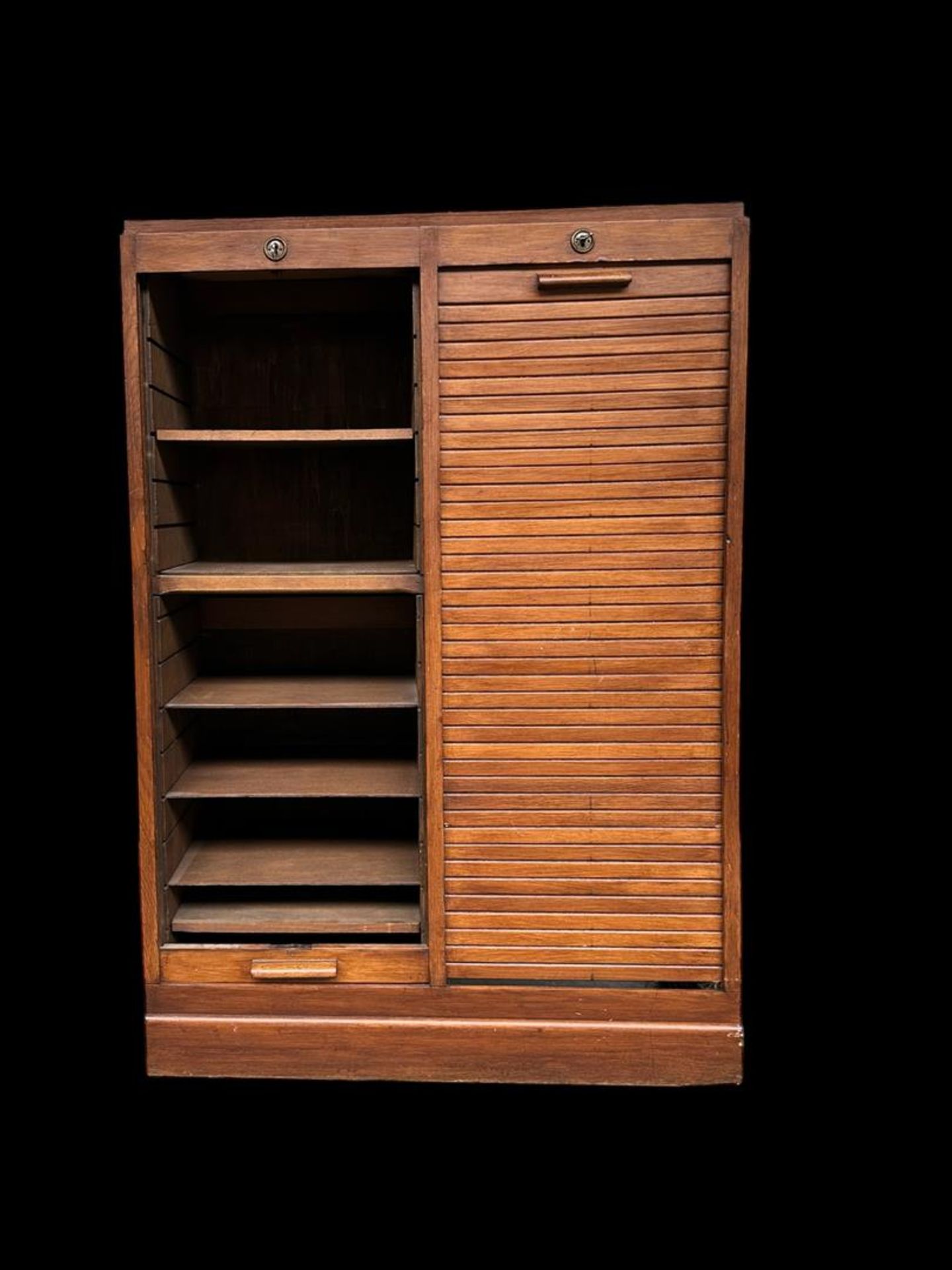 An oak filing cabinet with roller doors, ca. 1930.
120 x 34 x 82 cm. - Image 2 of 2