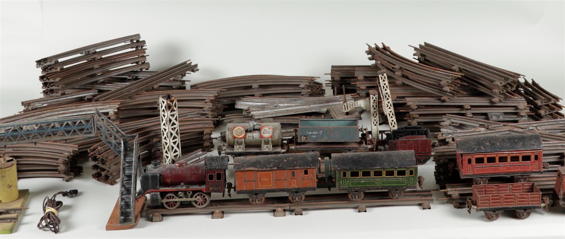 An extensive pre-war Märklin train set with many rails, various switches and semaphore.