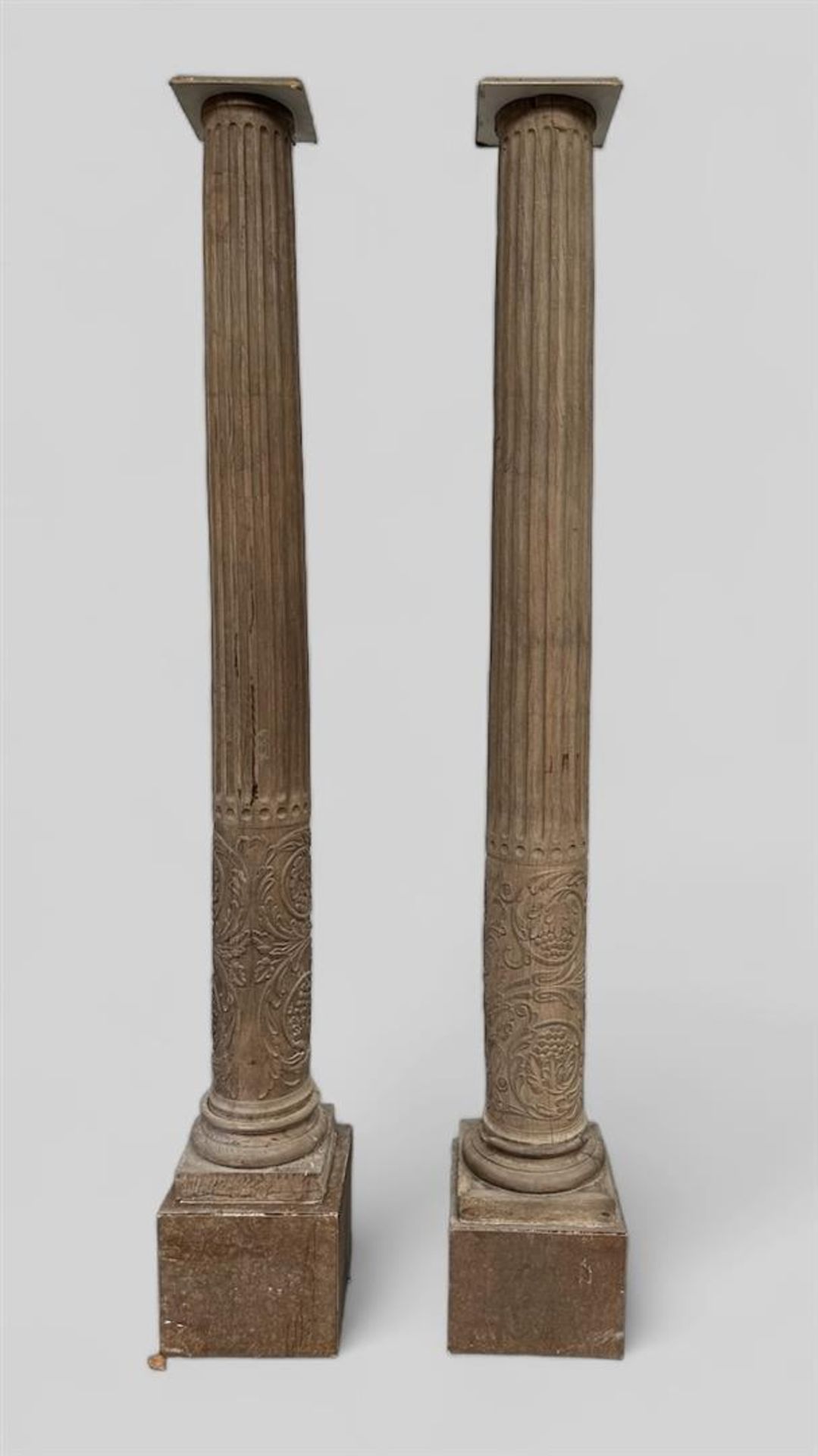 A pair of French oak fluted columns with carved decoration of vines. ca. 1800.
H.: 320 cm.