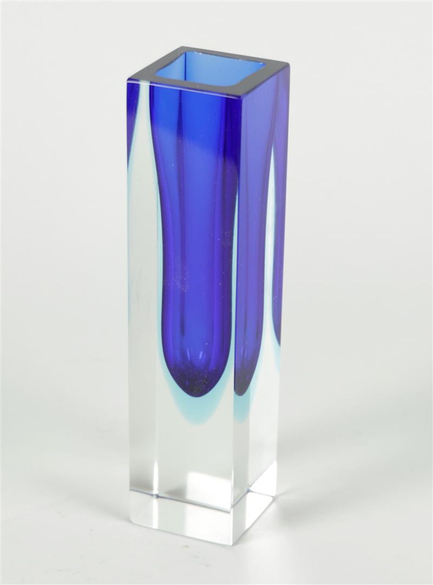 A Murano vase, Sommerso glass vase deep blue, Flavio Polivoor Seguso Italy, 20th century.
H.: 20,5 c
