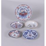 A lot with various porcelain plates some with Imari and family rose decor. China, 18th century.