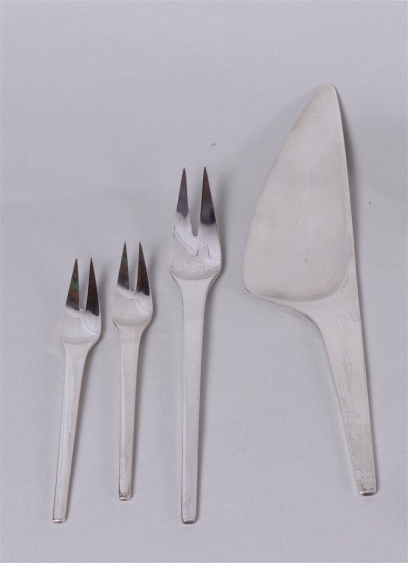 A sterling silver 48 piece Georg Jensen Caravel cutlery consisting of four serving spoons, vegetable - Image 4 of 6