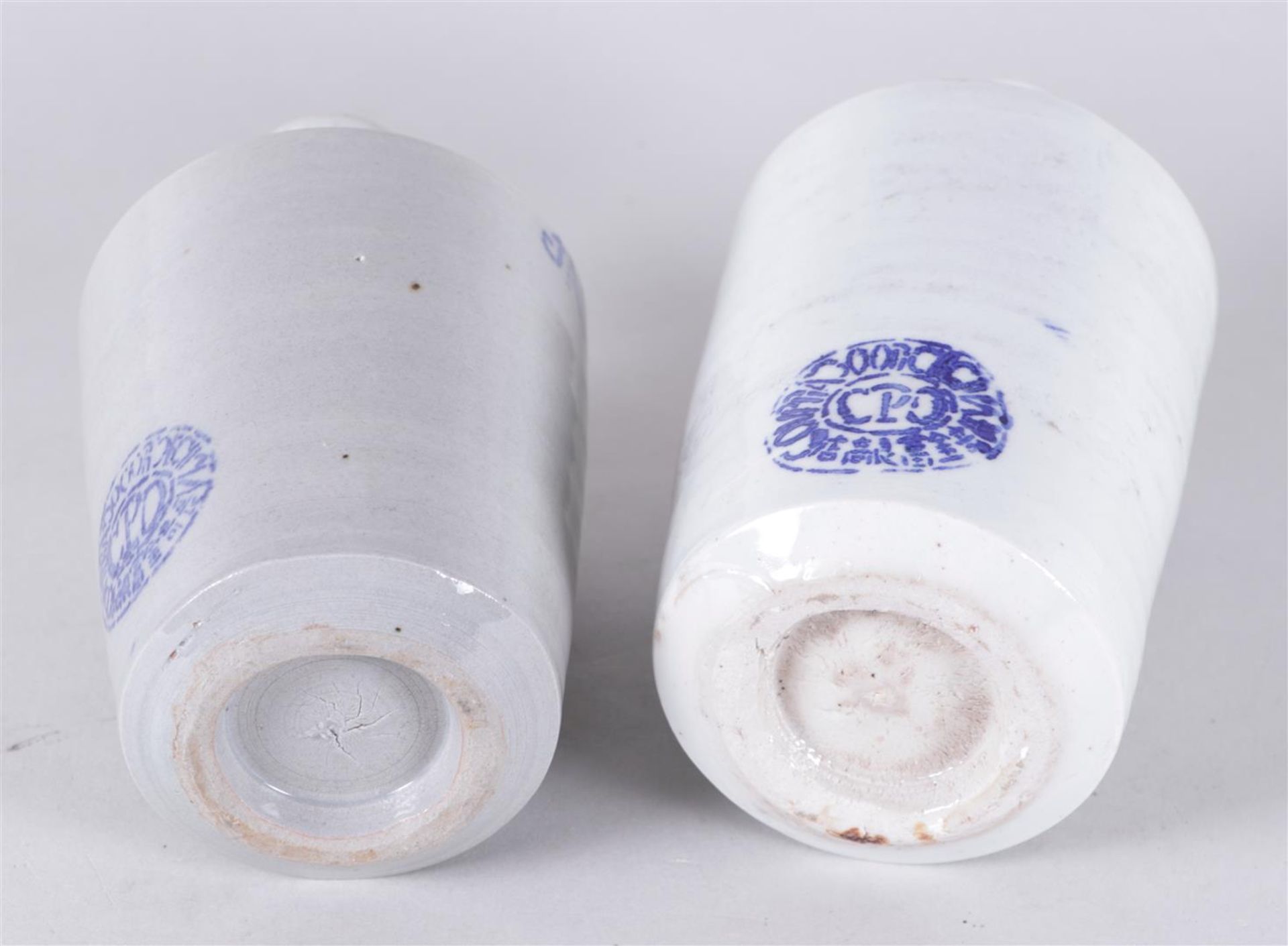 Two ceramic bottles for soya - Marked JAPANSCHZOYA "CPD" (Compradore Deshima). Japan, 19th century.
 - Bild 3 aus 3