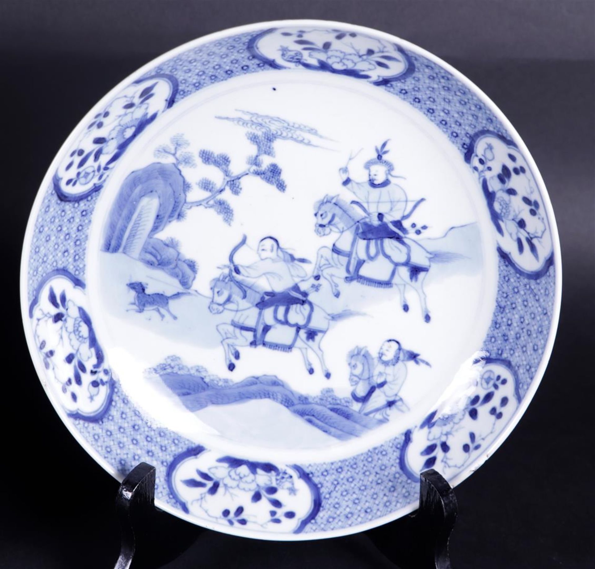 A set of three porcelain dishes 'Joosje on horseback', marked with a shell in a double circle. China - Bild 4 aus 5