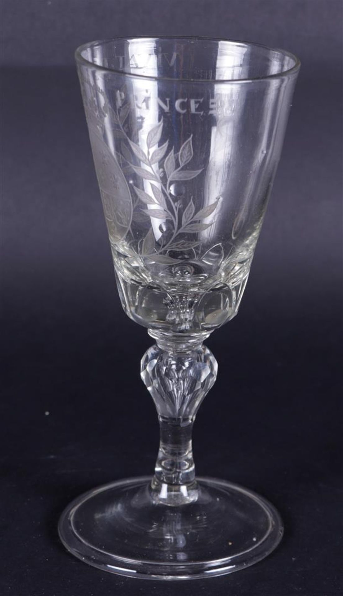 An etched wine glass with the English Royal coat of arms, above which the text "VIVAT DE PRINCES".
H - Image 3 of 5