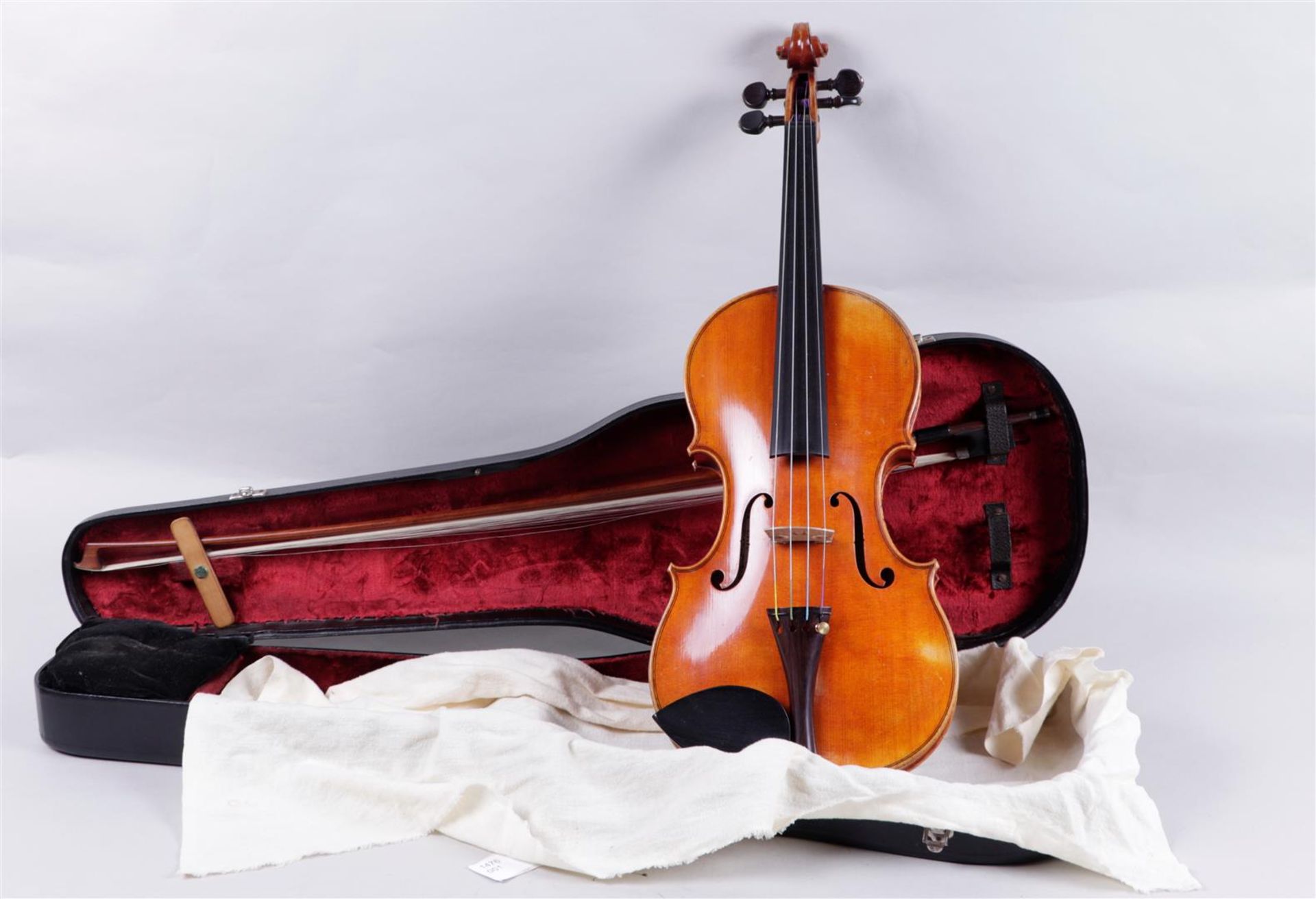 A master violin from 1925 by Pierre Jean Henri Hel, Lille 1884 - 1931). Includes a violin bow, marke - Bild 11 aus 11