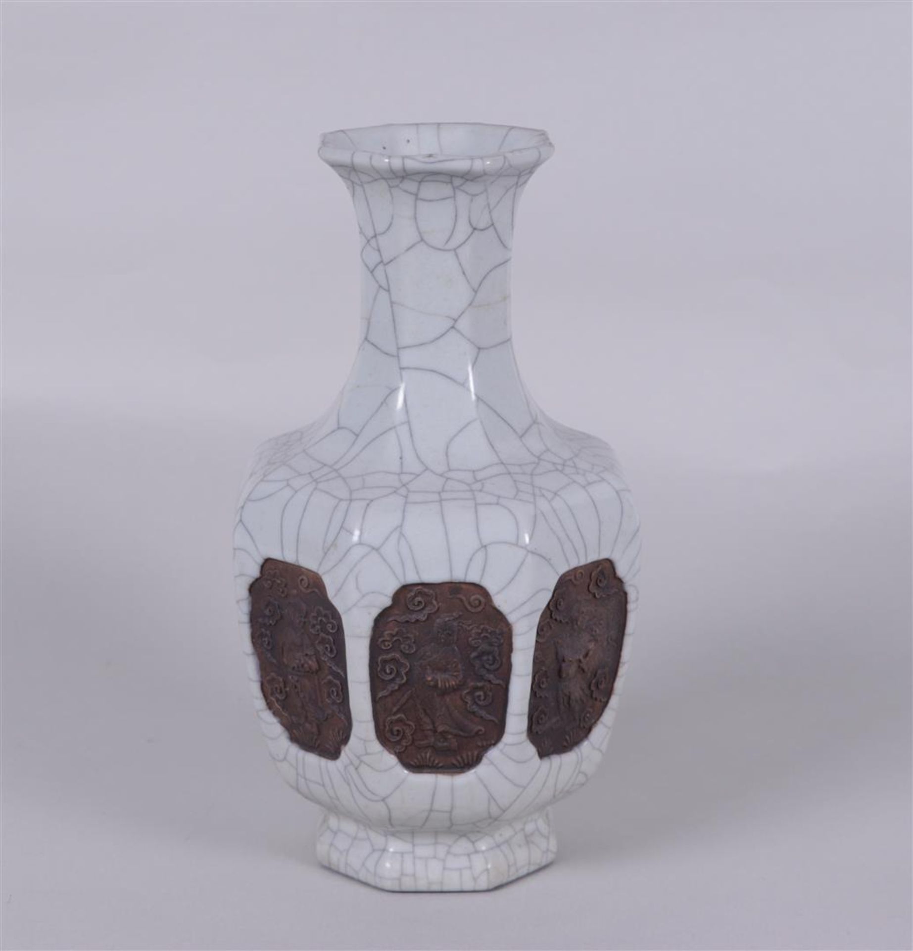 A porcelain carquelee vase decorated with various medallions, marked Qianglong. China, 20th century.