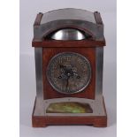 Gustave Serrurier Bovy (1858-1910), an Art Noveau mantel clock in brass and walnut.
37 x 25 cm.