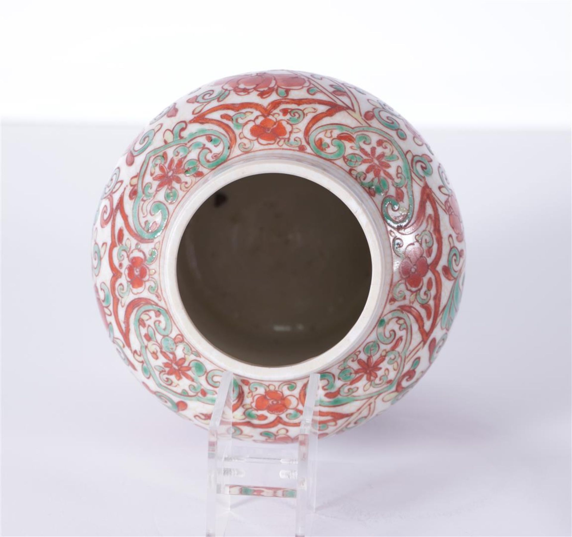 A porcelain lidded jar with floral decor, marked Kangxi. China, 19th century.
H. 25 cm. - Image 3 of 5