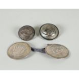 A lot with trouser buttons, silver, 19th century or older.